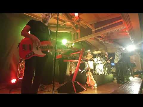 Taikakuu - Niin paljon tyttöjä