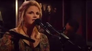 Trisha Yearwood — &quot;She&#39;s In Love with the Boy&quot; — Live