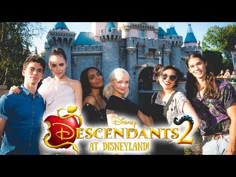 Going to DISNEYLAND With the Cast of DESCENDANTS 2?!