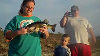 preview picture of video 'lake okeechobee pond bass and mud fishing'