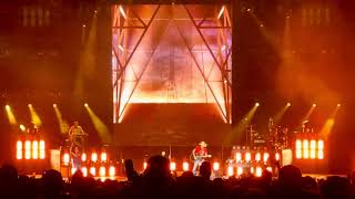 Jason Aldean “Fly Over States” Live!