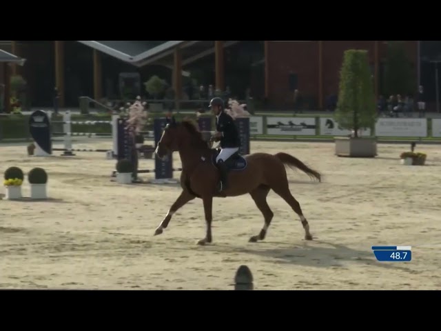 Mother of this frozen embryo is CSI 1.55m jumping mare Nada van Spieveld with rider Levi Driessen.