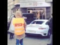 Самооборона Майдана громит Porsche возле ресторана "Эгоист" 