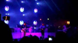 &quot;Handshake&quot; (Live at O2 Academy Brixton) - TWO DOOR CINEMA CLUB