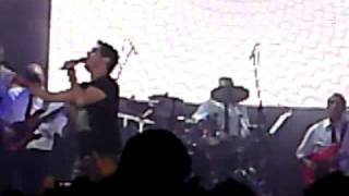 Mixalis Xatzigiannis mi me koitas live komotini