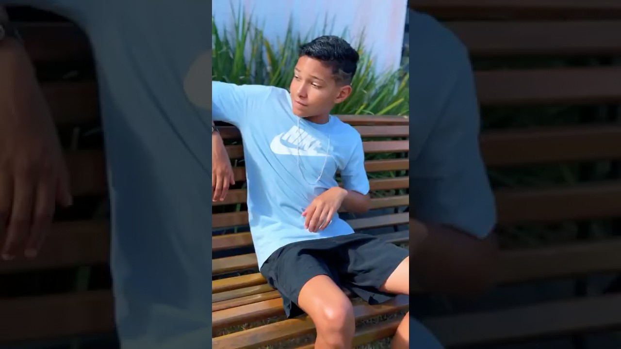 Arthur prefers Julia #explore #vlog #arthursouza