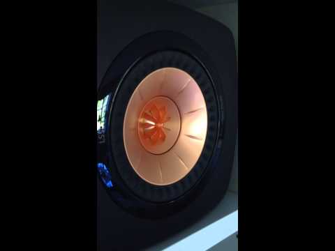 KEF LS50 - House Music