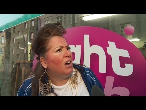 Im Rückgrund - Jilet Ayse im Interview - Nightwash live