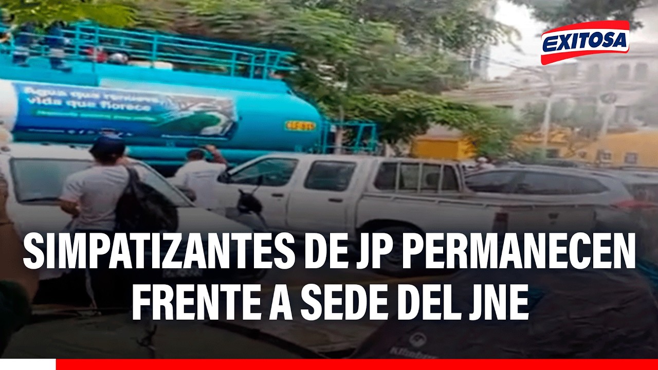 🔴🔵 Simpatizantes de Juntos por el Perú permanecen frente a sede del JNE