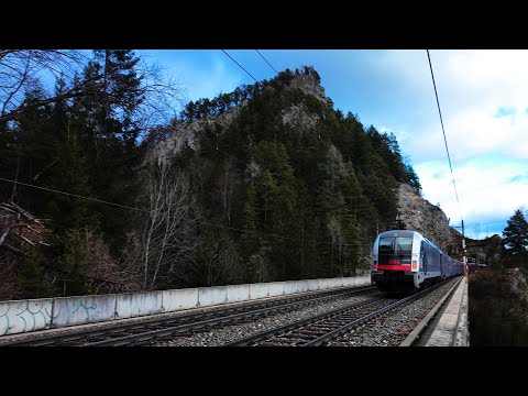Semmeringbahn, Krausel-Klause-Viadukt.  Short film of passenger trains.  December 2024.
