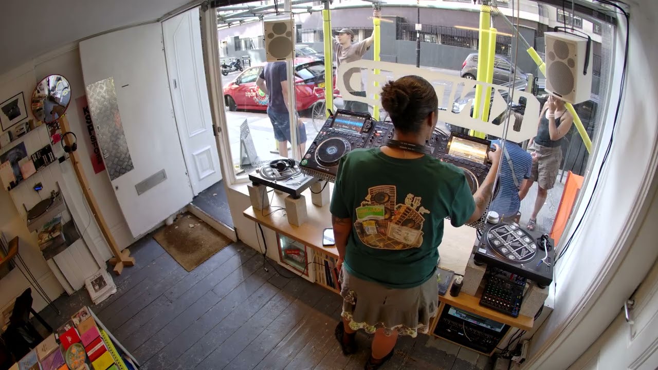 Livwutang - Kindred Radio