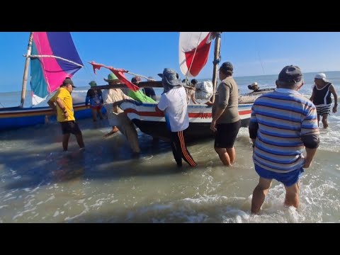 PESCADORES DE PRAIA NOVA-BARROQUINHA, CE CHEGANDO DO ALTO MAR 