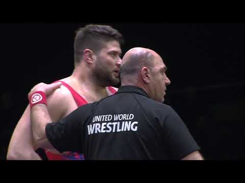 GOLD GR - 130 kg: A. ALEXUC CIURA (ROU) v. L. ARABULI (GEO)