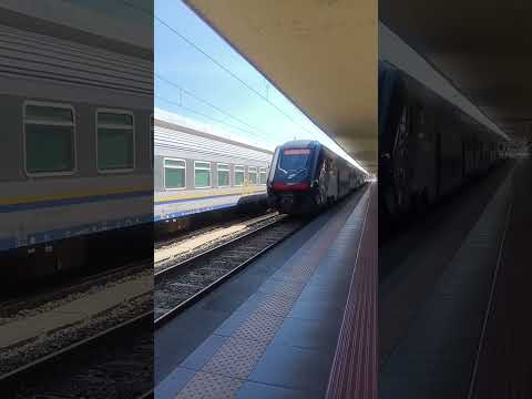 Regionale veloce Milano Centrale - Torino Porta Nuova, in arrivo al binario 10 a Torino Porta Nuova