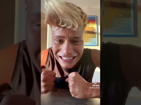 Denis Dosio in lacrime su Tik Tok, ma il video è un fake: "Per caso ci stavi credendo?"