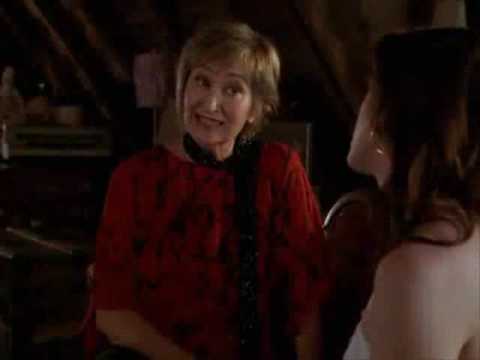 8x01 Still Charmed Kicking