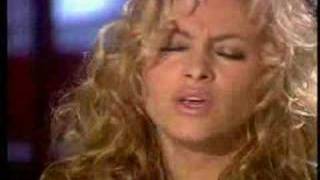 Paulina Rubio - Sabor A Miel (El Loco De La Colina)