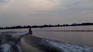 preview picture of video 'Wakeboard e Kneeboard na amazonia - Nhamundá'