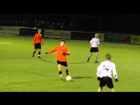 30 nov 2011 VV De Meern B1 - Maarssen B1 vr 4-0 bal over de lijn?