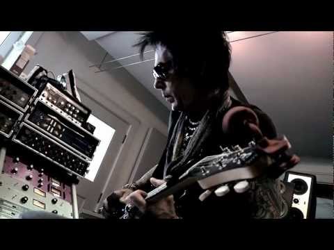 Earl Slick Covers the Rolling Stones with EBow and Heavy Reverb