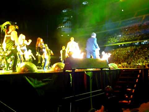 Take That - 12/07/11 Milano - No regrets, Relight my fire e Eight letters