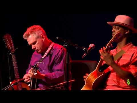Eric Bibb - Going Down Slow (eTown webisode #837)
