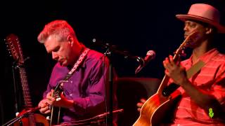 Eric Bibb - Going Down Slow (eTown webisode #837)