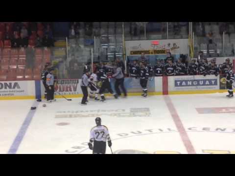 Fight/Bagarre Jérémy Vigneault-Bélanger vs Jérémie Malouin 13 novembre 2015