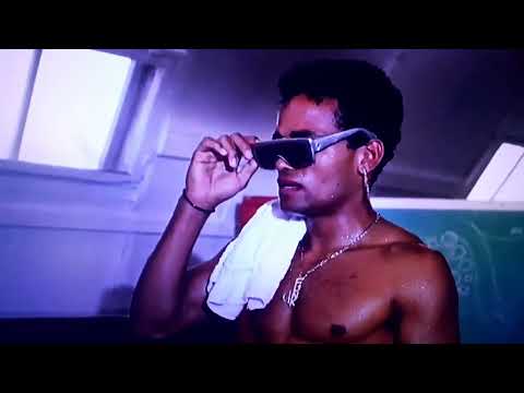 Rosana em O Destemido Senhor da Guerra com Clint Eastwood