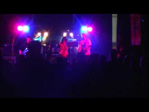 Vyprážané nohy z gauča - Kobra zjedla bobra