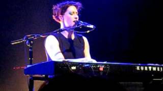 Amanda Palmer - Oasis (minor key / major key version)