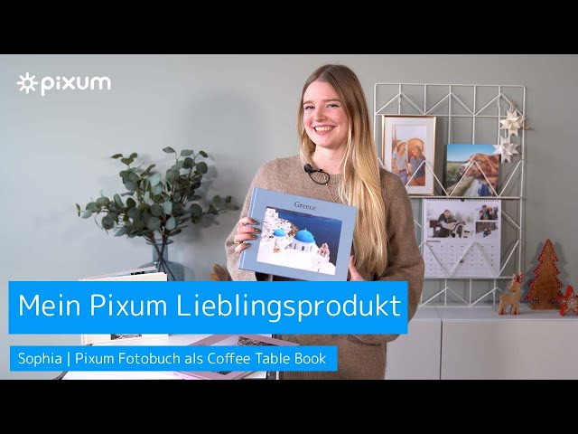 Pixum Mitarbeiterin Sophia präsentiert mit dem Coffee Table Book ihr absolutes Pixum Lieblingsprodukt