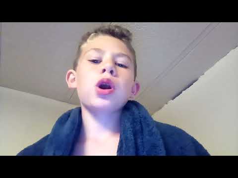 Lip boxing king in the king suit!