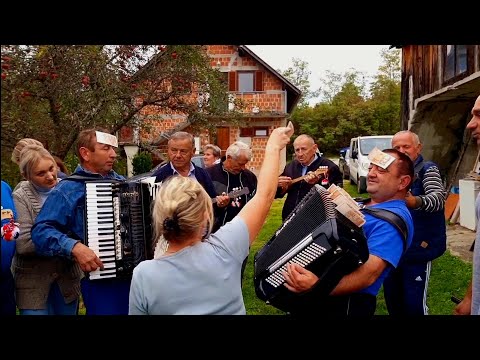 @PEČE ČIČA RAKIJU-FURJANSKI BEĆARI-DRUŽENJE POD MAŠVINOM(PEČENJE RAKIJE KOD OBITELJI ŽGELA-TADIJINI)