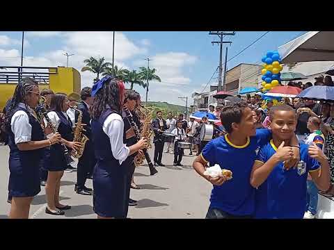 Banda amentes brilhante no desfile de Canhotinho Pe 07/09/26