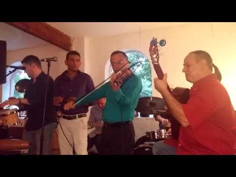 Mayito El Sonero & violinist Ivan Garcia - Sabor a Mi -  at Tamale House - The Brew show Austin TX