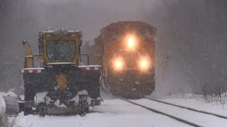 preview picture of video 'HORN! CN 8946 at Torrance (03JAN2015)'