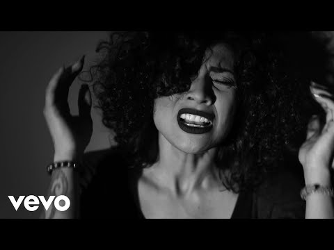 Deztini Farinas - I'm Going Down