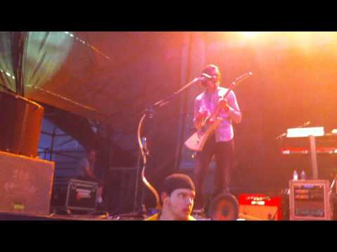 Weezer - Trippin down the freeway live @ the williamsburg waterfront