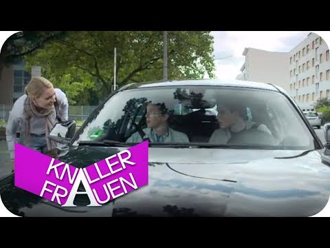 Schlimmste Mitfahrgelegenheit [subtitled] | Knallerfrauen mit Martina Hill