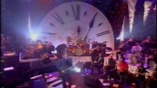 Dave Swift on Bass with Jools Holland backing Paul Weller  "Will it go round in circles"