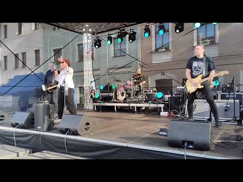 Petra Janů - Není nám už sedmnáct