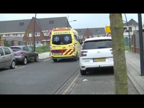 ambulance geeft een showtje na ongeval assendelft