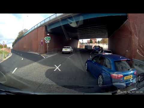 Changing Lanes On Roundabout Without Looking