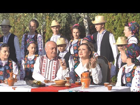 Iuliana Tatar si Aurel Mascovici - Bine se mai tine mosu