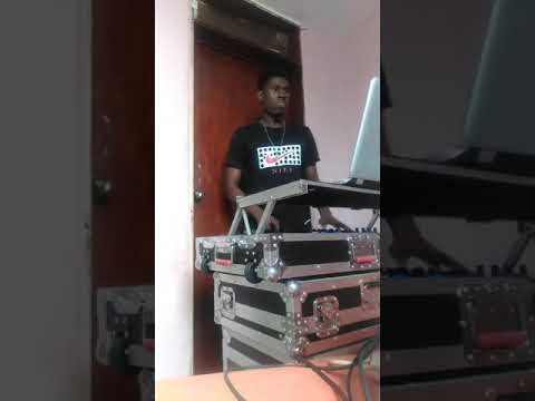 dj R-sound cutting like dj Ace the lieutenant