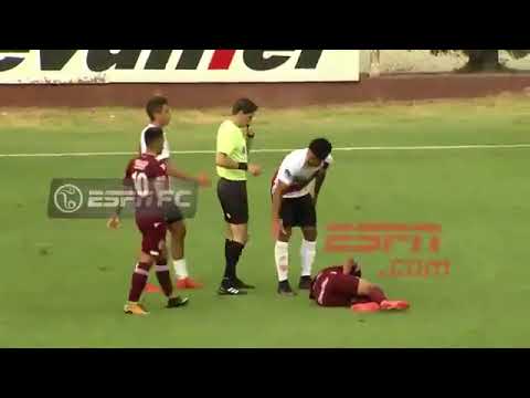 La patada de Luciano Lollo en la Reserva