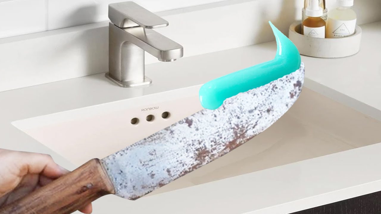 People Swear by Taking a Rusty Knife With Them When They Go to Bathroom