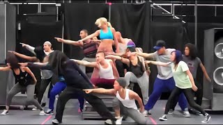 Britney Spears - How I Roll (Femme Fatale Tour Rehearsal) [AI]
