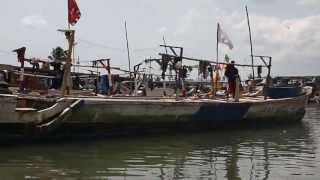 preview picture of video 'A boat ride near Elmina Castle, Ghana'